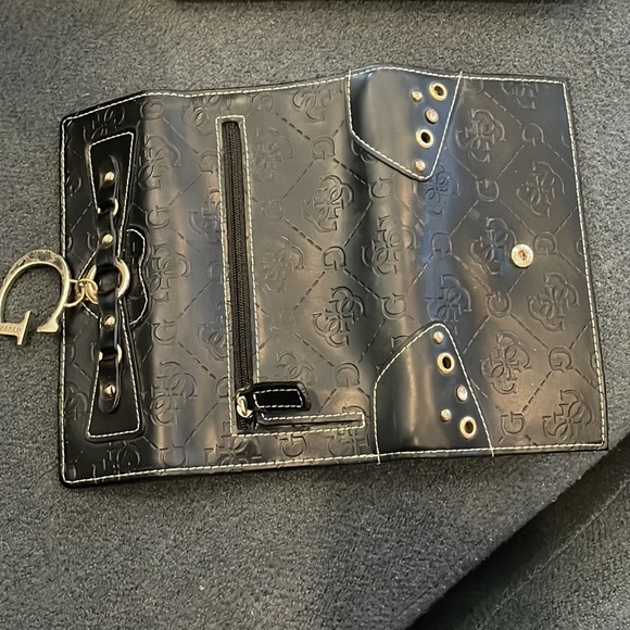 Guess wallet - Picture 3 of 4